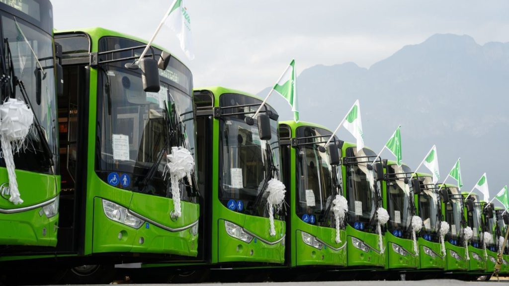 Image - Alcaldes Regios El Transporte De Nuevo León Sigue Colapsado Pese a Promesas Y 23 Mil Millones Invertidos. El Gobierno Ahora Pide Otros Dos Meses Para Mostrar Avances.