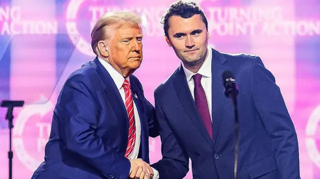 Image - Alcaldes Regios Charlie Kirk Muere Tras Recibir Un Disparo En Utah. El Activista Conservador Y Fundador De Turning Point Deja Un Legado Polémico En La Política.
