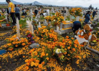 Día De Muertos En Monterrey, Tradiciones Mexicanas, Panteón Dolores, Música En Vivo, Homenaje Familiar - Alcaldes Regios