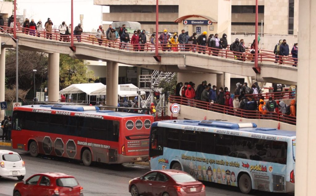 El Tarifazo Elevó La Tarifa Del Metro, Pero Los Usuarios Siguen Enfrentando Fallas, Hacinamiento Y Largas Filas. Las Quejas Sobre El Metro No Disminuyen.