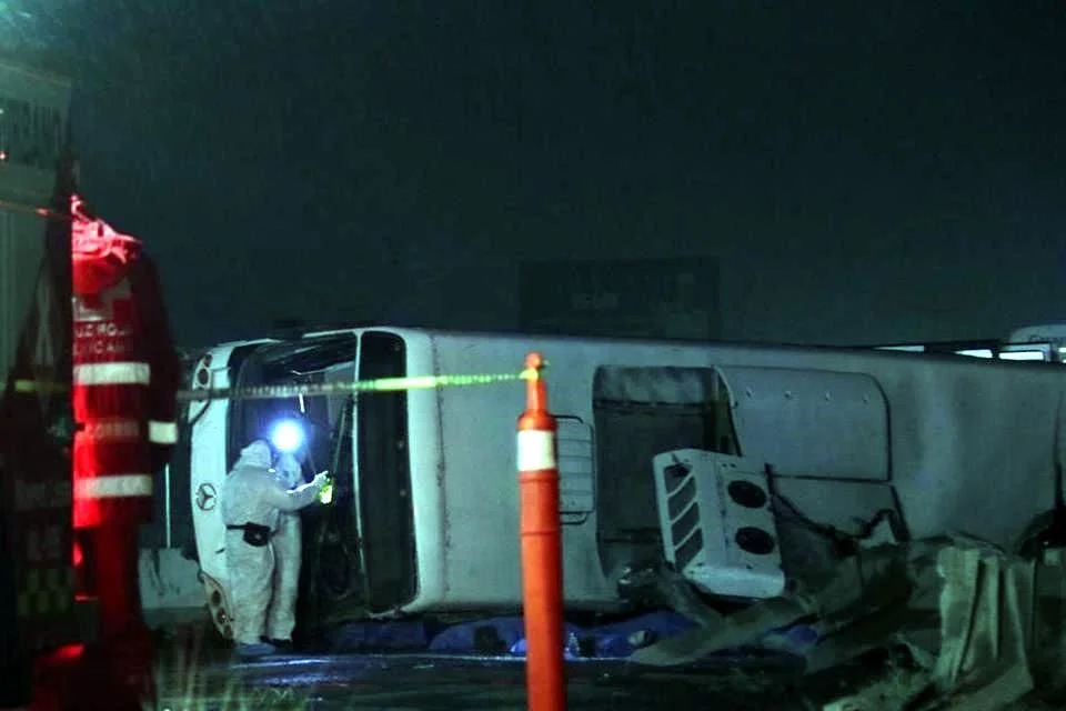 Image - Alcaldes Regios La Volcadura De Camión En Apodaca Dejó Ocho Muertos Y 58 Heridos Tras Un Accidente Vial En La Carretera Miguel Alemán.