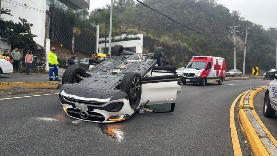 Image - Alcaldes Regios La Volcadura De Camioneta En Gómez Morín Dejó Solo Daños Materiales. Una Mujer Mayor Conducía La Unidad Y Resultó Ilesa Tras El Accidente Vial.