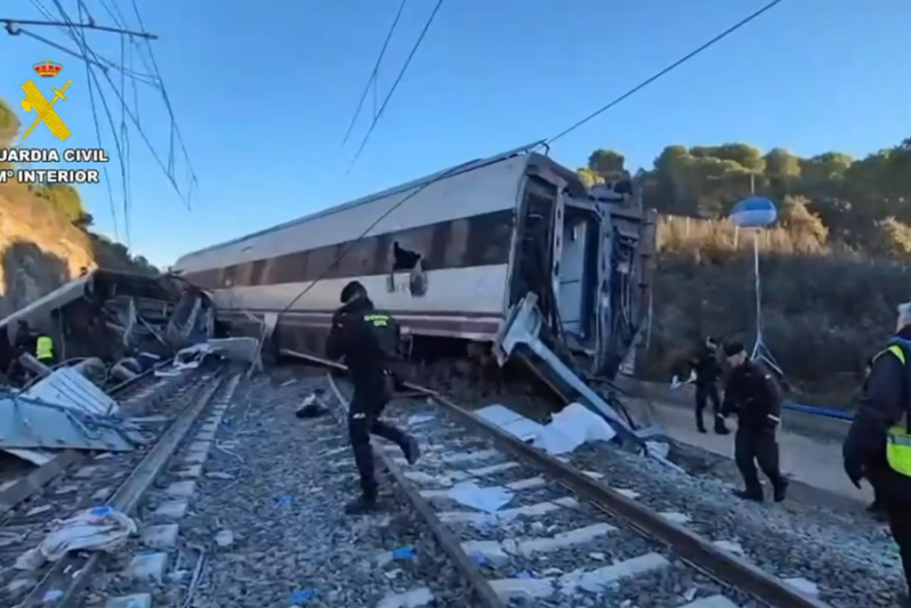 Image - Alcaldes Regios Choque De Trenes De Alta Velocidad En La Provincia De Córdoba Deja Al Menos 39 Muertos Y Decenas De Heridos; Autoridades Investigan Las Causas.
