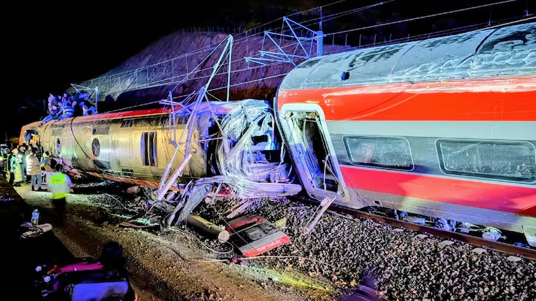 Image - Alcaldes Regios Choque De Trenes De Alta Velocidad En La Provincia De Córdoba En España Deja Al Menos 39 Muertos Y Decenas De Heridos; Autoridades Investigan Las Causas.
