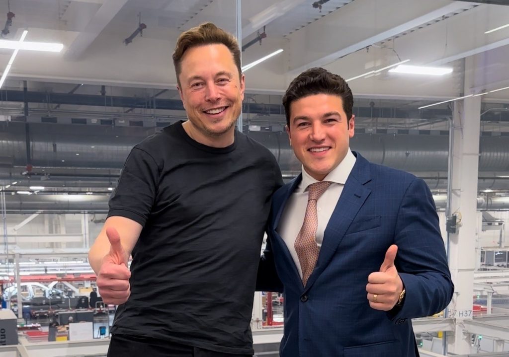 - Alcaldes Regios Va Samuel a Japón En Semana Santa Y Muchos Les Recuerda Cuando Intentó Y Falló Traer Tesla a Nuevo León. Foto De él Junto a Elon Musk