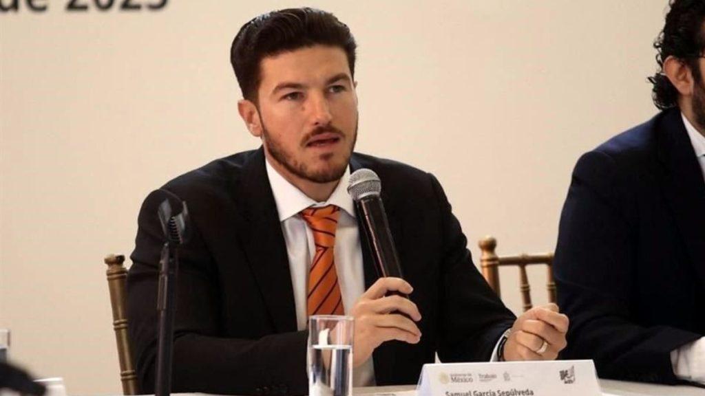 Samuel Alejandro García Sepúlveda Hablando Al Micrófono