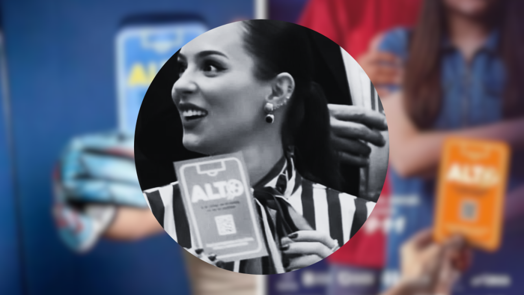 Smiling Woman Holding an Alt Card, Black-and-white Circular Focal Image Against a Blurred Colorful Background. - Alcaldes Regios