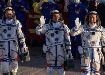 China busca enviar astronautas a la luna