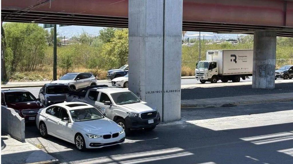 Columna Que Obstruye El Retorno En Guadalupe  - Alcaldes Regios